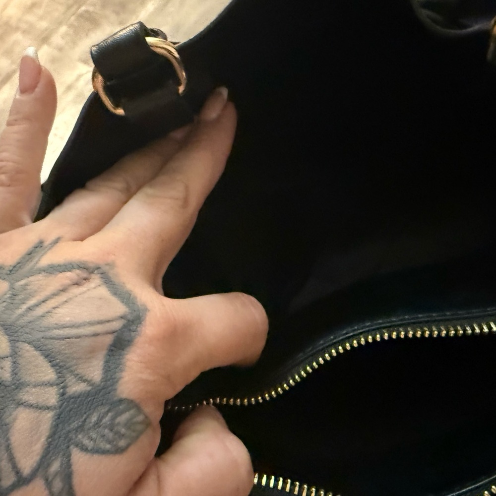 Got a bunch of purses I don’t use just wanna sell them